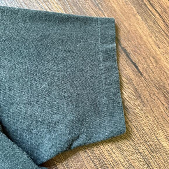 Vintage 1990 Graphic T-Shirt – Fruit of the Loom Made in USA Single Stitch - Picture 5 of 6